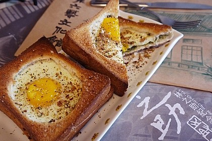 Eier im Toastbrot mit Rosmarin - Butter 5