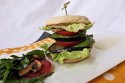 Tomaten-Auberginen-Avocado-Burger 6