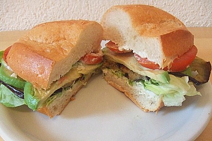 Tomaten-Auberginen-Avocado-Burger 47