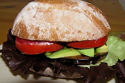 Tomaten-Auberginen-Avocado-Burger 32