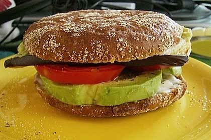 Tomaten-Auberginen-Avocado-Burger 42