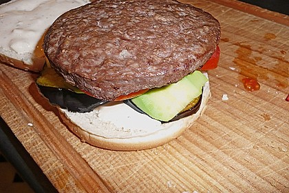 Tomaten-Auberginen-Avocado-Burger 83
