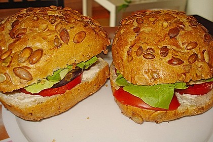 Tomaten-Auberginen-Avocado-Burger 48
