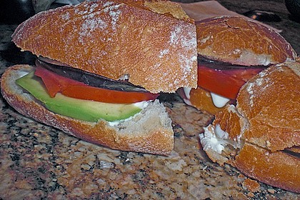 Tomaten-Auberginen-Avocado-Burger 64