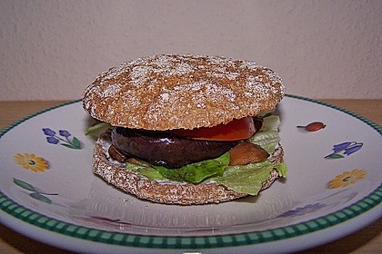Tomaten-Auberginen-Avocado-Burger 28