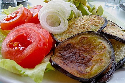 Tomaten-Auberginen-Avocado-Burger 65