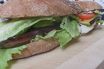 Tomaten-Auberginen-Avocado-Burger 63