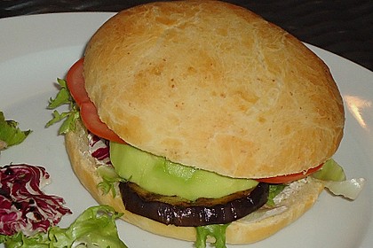 Tomaten-Auberginen-Avocado-Burger 45