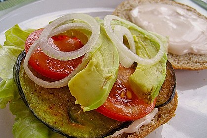 Tomaten-Auberginen-Avocado-Burger 40