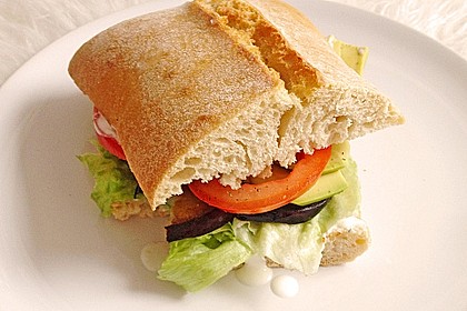 Tomaten-Auberginen-Avocado-Burger 15