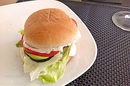 Tomaten-Auberginen-Avocado-Burger 73