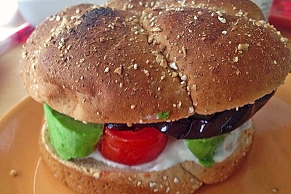 Tomaten-Auberginen-Avocado-Burger 60
