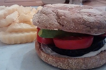 Tomaten-Auberginen-Avocado-Burger 74