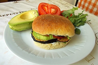 Tomaten-Auberginen-Avocado-Burger 24