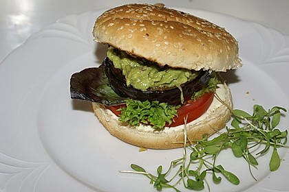Tomaten-Auberginen-Avocado-Burger 37
