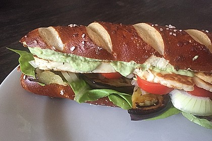 Tomaten-Auberginen-Avocado-Burger 36