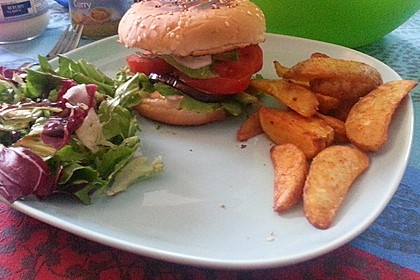 Tomaten-Auberginen-Avocado-Burger 44