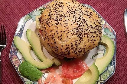 Tomaten-Auberginen-Avocado-Burger 54