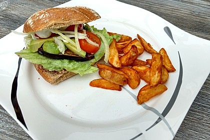 Tomaten-Auberginen-Avocado-Burger 57