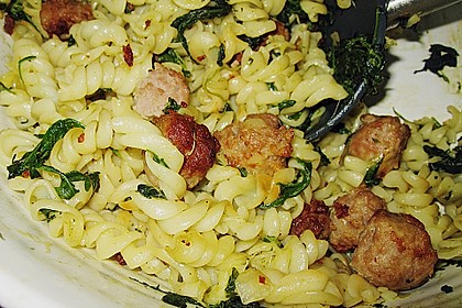 Nudelauflauf mit Rahmspinat und Meatballs