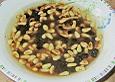 Vinaigrette mit Pinienkernen und Korinthen in Karamell