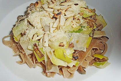 Breite Bandnudeln mit Lauch - Maronen - Rahm und altem Parmesan 2