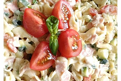 Tortellinisalat mit Zucchini und Schinken 8