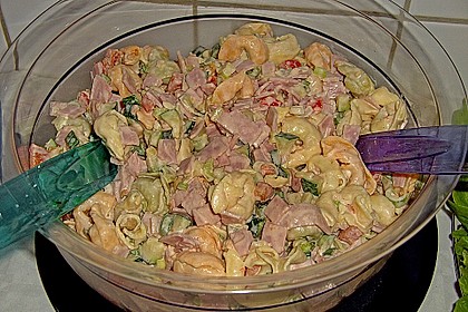 Tortellinisalat mit Zucchini und Schinken 2