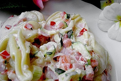Tortellinisalat mit Zucchini und Schinken 3