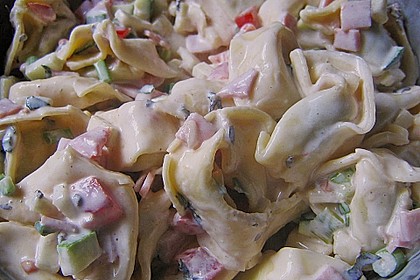 Tortellinisalat mit Zucchini und Schinken 4