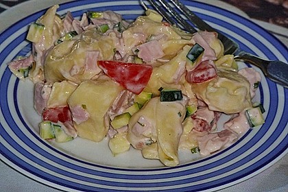 Tortellinisalat mit Zucchini und Schinken 5