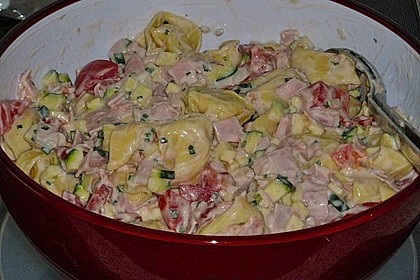 Tortellinisalat mit Zucchini und Schinken 6