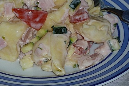 Tortellinisalat mit Zucchini und Schinken 11
