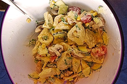 Tortellinisalat mit Zucchini und Schinken 12