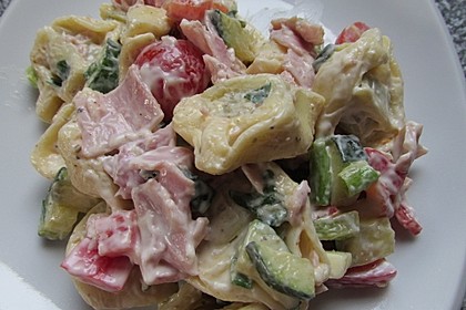 Tortellinisalat mit Zucchini und Schinken 1