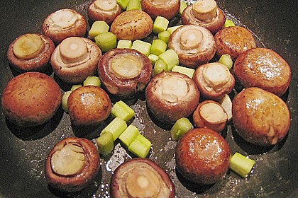 Rotbarschfilet mit Jakobsmuschel und Flusskrebsen an Spargel und Pilzen 1
