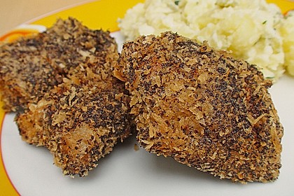 Gebackener Karpfen in der Mohnkruste mit blauem Kartoffelsalat 1