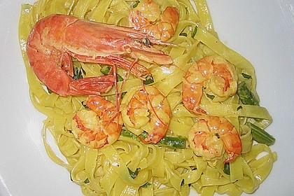 Tagliatelle mit Gambas in einer Krustentier - Safran Sauce