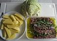 Lammfilet an Wirsing, geschmorten Tomatenscheiben und gebratenen Kartoffelvierteln