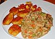 Kaninchenragout mit Erd&auml;pfeltalern an Bananen - Tomaten - Curry - Salat