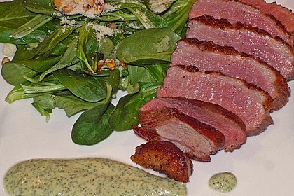 Feldsalat mit lauwarmer Entenbrust