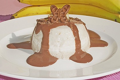 Gest&uuml;rzte Bananencreme mit Schokosauce