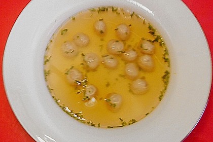 Rindfleischsuppe mit Markkl&ouml;&szlig;chen a la Cusana