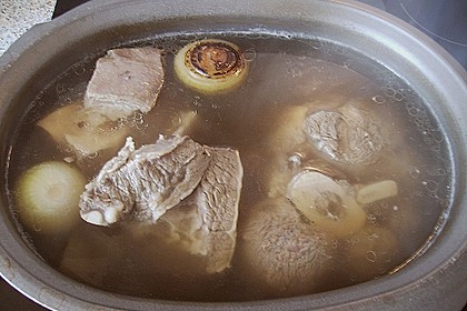 Rindfleischsuppe mit Markkl&ouml;&szlig;chen a la Cusana 1