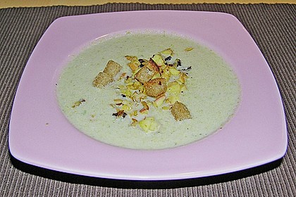Rosenkohlsuppe mit Apfel - Walnuss - Einlage 2