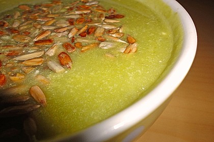 Rosenkohlsuppe mit Apfel - Walnuss - Einlage 4