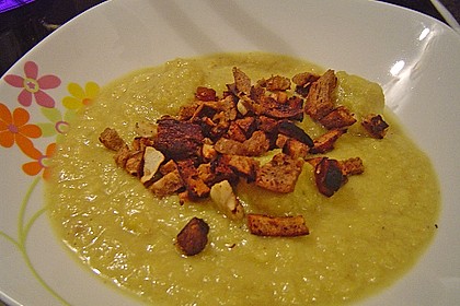 Rosenkohlsuppe mit Apfel - Walnuss - Einlage 3