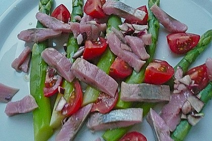 Gr&uuml;ner Spargelsalat mit Matjes