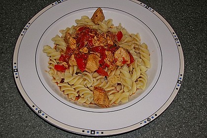 Nudeln mit scharfer Puten - Paprika - Sauce 9