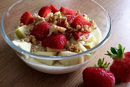 Erdbeer - Apfel - Nuss - Müsli